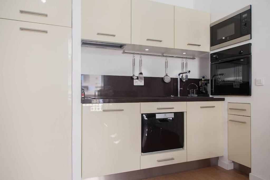 ניס #28 1 Bdr Flat Ac Balcony Hper Central 10Mins To Beach & Old Town מראה חיצוני תמונה