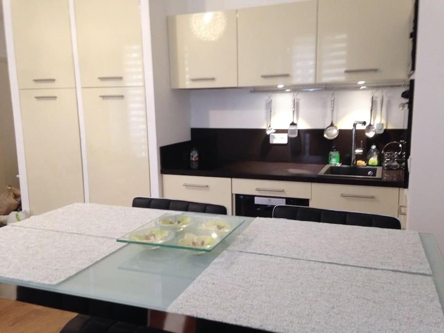 ניס #28 1 Bdr Flat Ac Balcony Hper Central 10Mins To Beach & Old Town מראה חיצוני תמונה