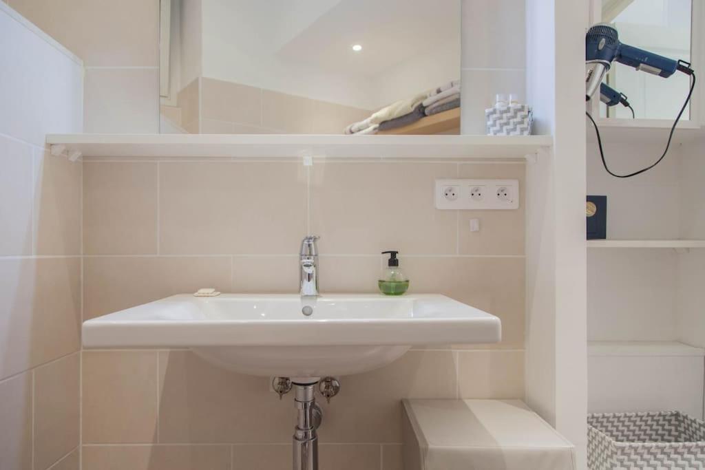 ניס #28 1 Bdr Flat Ac Balcony Hper Central 10Mins To Beach & Old Town מראה חיצוני תמונה