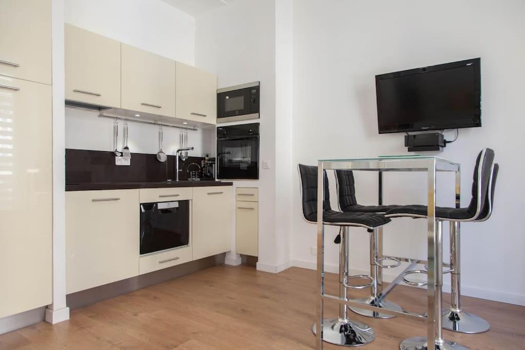 ניס #28 1 Bdr Flat Ac Balcony Hper Central 10Mins To Beach & Old Town מראה חיצוני תמונה